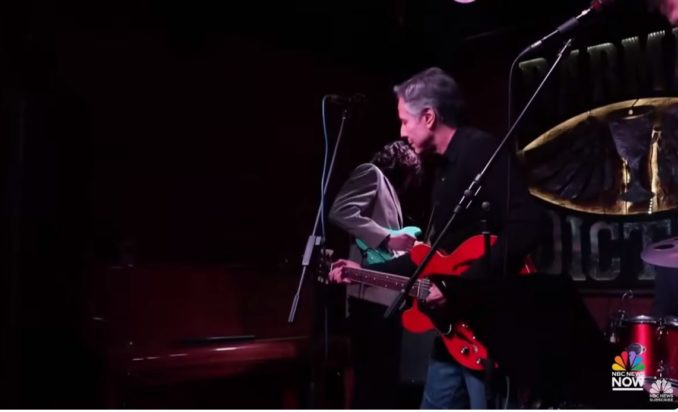 Ο Άντονι Μπλίνκεν ροκάρει σε κλαμπ στο Κίεβο