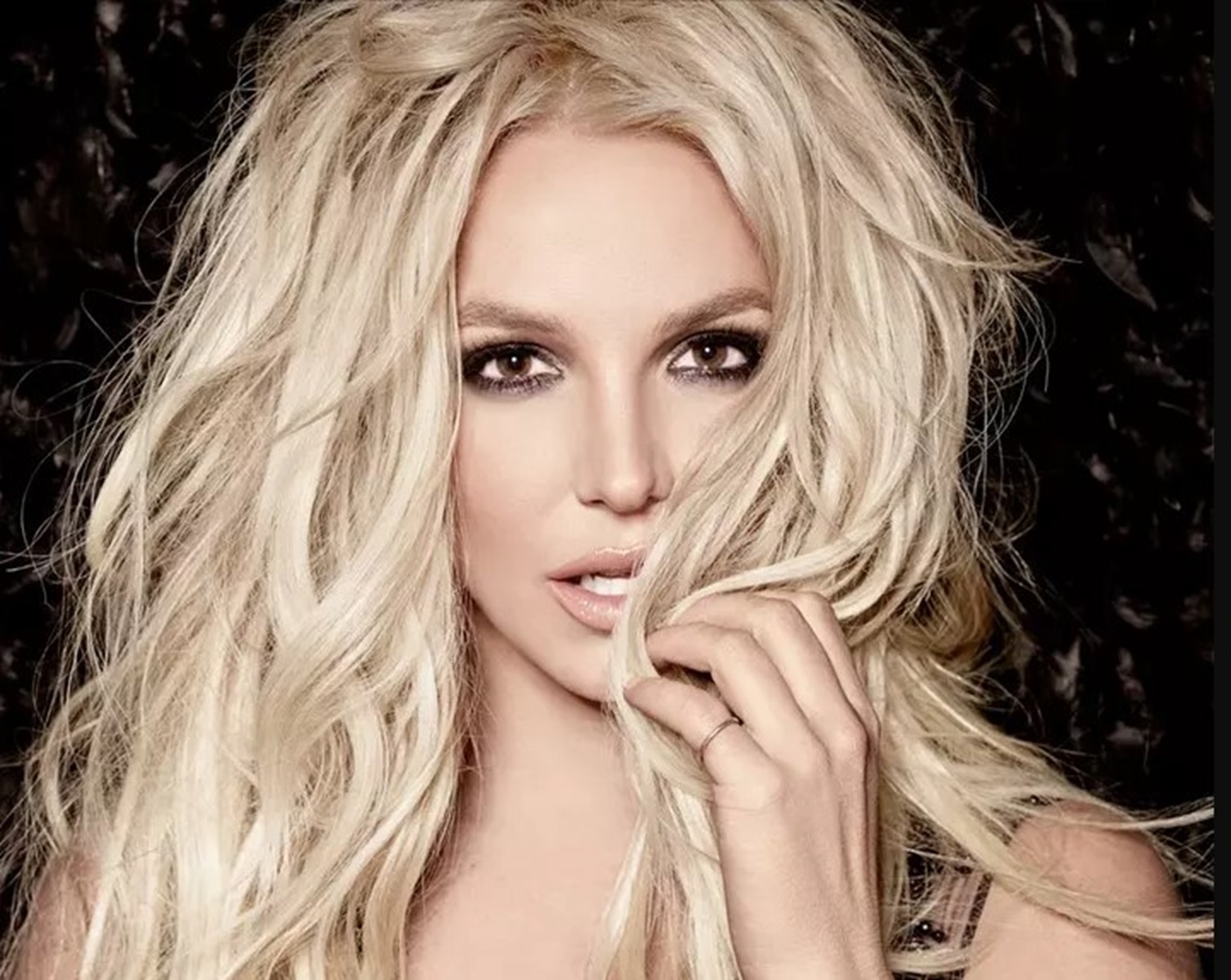 Μπρίτνεϊ Σπίαρς: Ξυπόλητη και τυλιγμένη με κουβέρτα σε ξενοδοχείο – Ανησυχία ότι υπέστη νευρικό κλονισμό