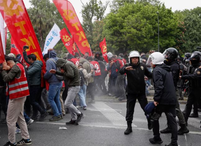 Κωνσταντινούπολη: Επεισόδια, δακρυγόνα και δεκάδες συλλήψεις στη διαδήλωση για την Πρωτομαγιά