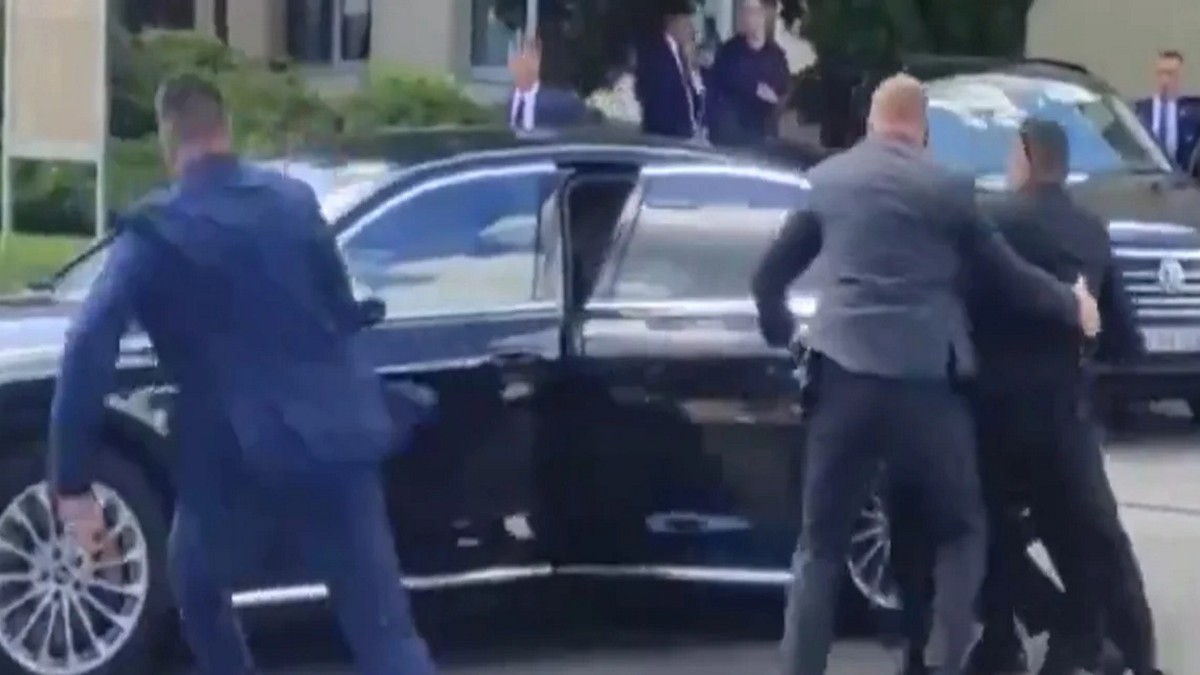 Ρόμπερτ Φίτσο: Ο Σλοβάκος πρωθυπουργός πήρε εξιτήριο και επέστρεψε σπίτι του