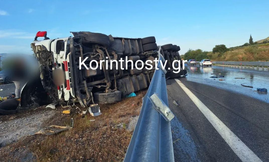 Εθνική Κορίνθου-Πατρών: Εκτροπή και ανατροπή φορτηγού στο Ζευγολατιό – ΦΩΤΟ