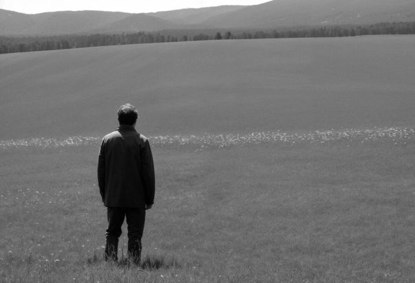 8 Χαρακτηριστικά των ανθρώπων που έχουν μεγαλώσει με ψυχρούς και απόμακρους γονείς