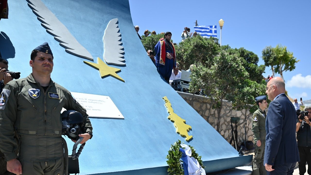 Κώστας Ηλιάκης: 18 χρόνια από τον θάνατό του – «Θέλω του χάρου το φιλί μες στο αεροπλάνο» – ΦΩΤΟ-ΒΙΝΤΕΟ