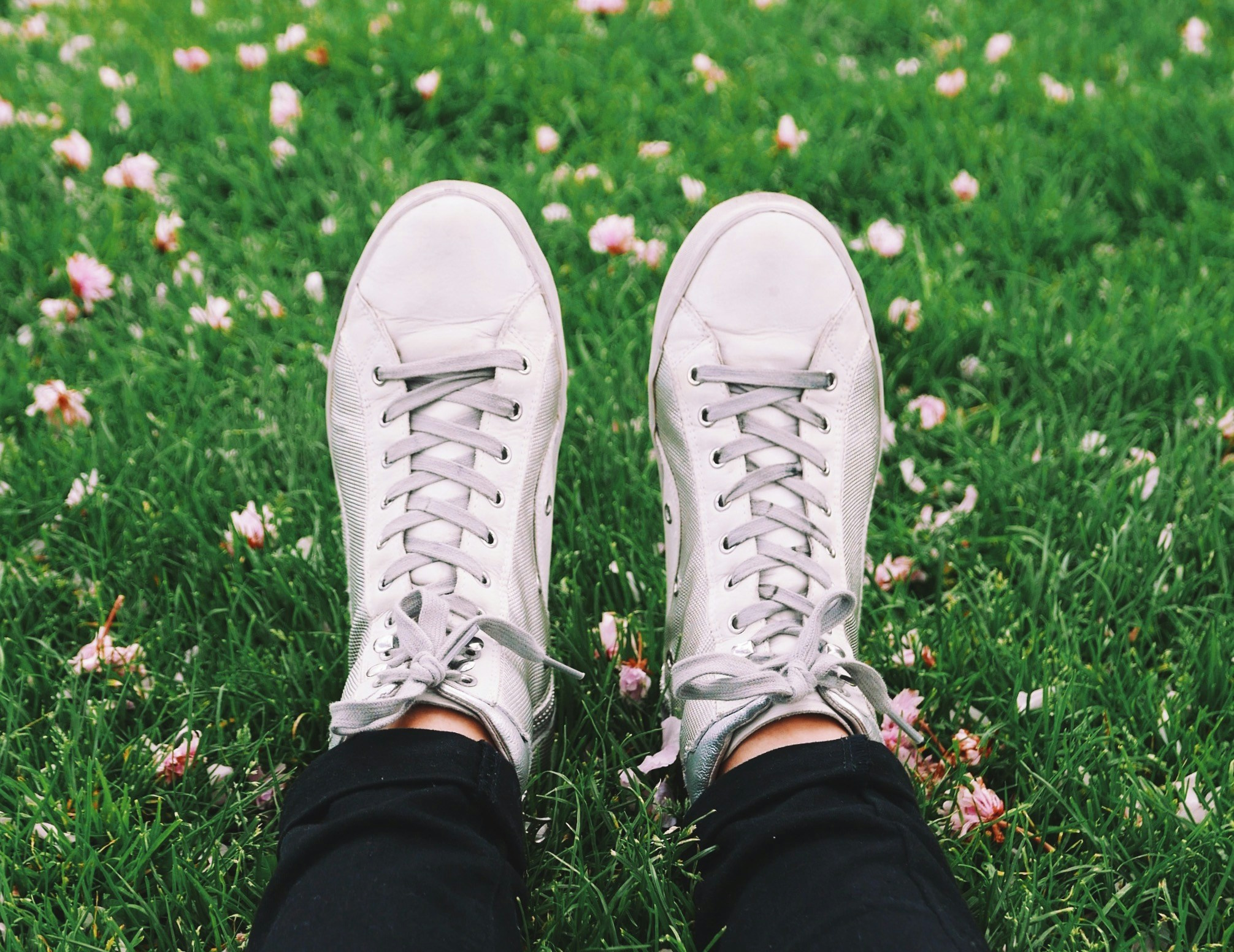 Πώς να καθαρίσετε τα παπούτσια σας σε δευτερόλεπτα χρησιμοποιώντας ένα αντικείμενο από την κουζίνα σας