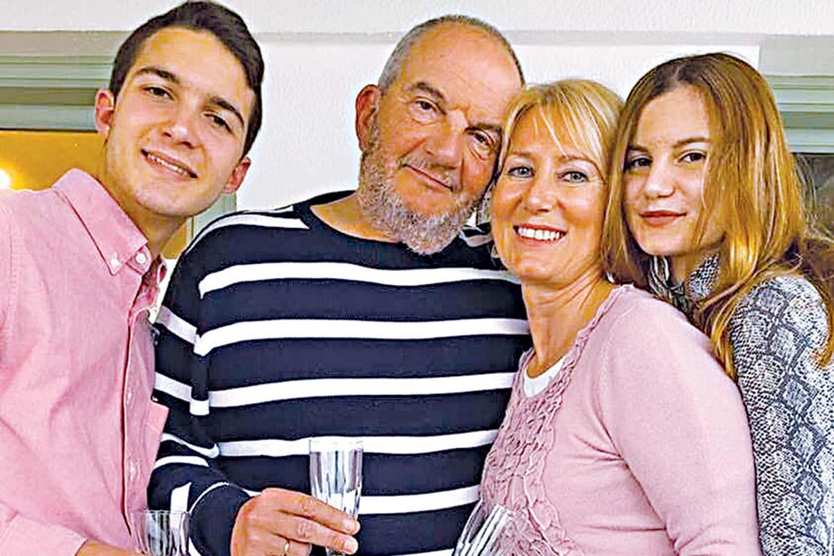 Κώστας Καραμανλής: Στην Αίγινα μαζί με την οικογένεια του για το Πάσχα