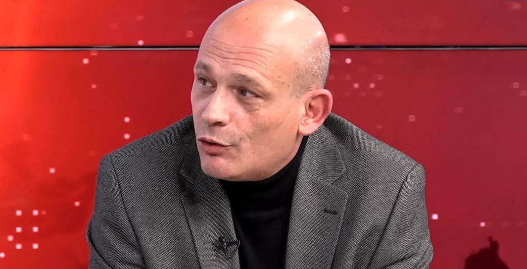 Πάρις Καρβουνόπουλος: Υπέστη εγκεφαλικό ο δημοσιογράφος – Θα μεταφερθεί με C-27 από την Πάρο