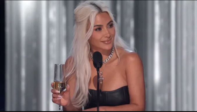 Αμήχανη η Κιμ Καρντάσιαν: Την γιούχαρε το κοινό – Δείτε βίντεο