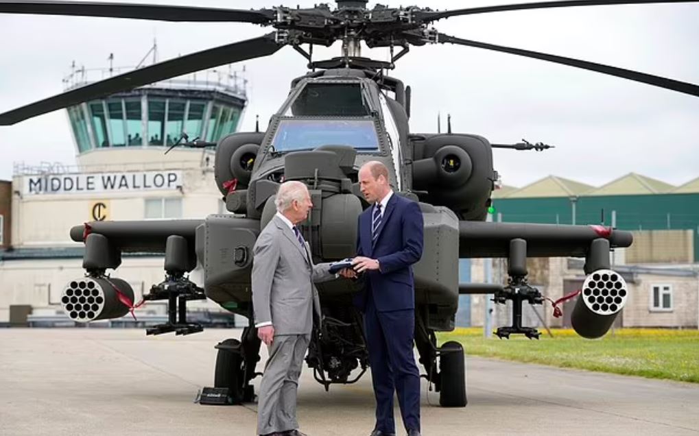 Κάρολος: Απένειμε στον πρίγκιπα Ουίλιαμ, στρατιωτικό τίτλο που προοριζόταν για τον Χάρι – Γιατί δεν ακούστηκε το όνομά του