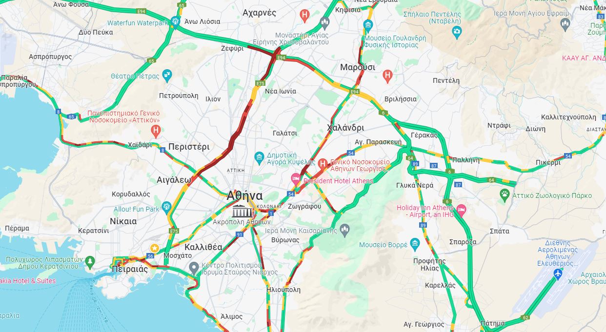 Κίνηση: «Κόλαση» στον Κηφισό, τροχαίο και καθυστερήσεις στην Αττική Οδό – Δείτε LIVE ποιους δρόμους να αποφύγετε