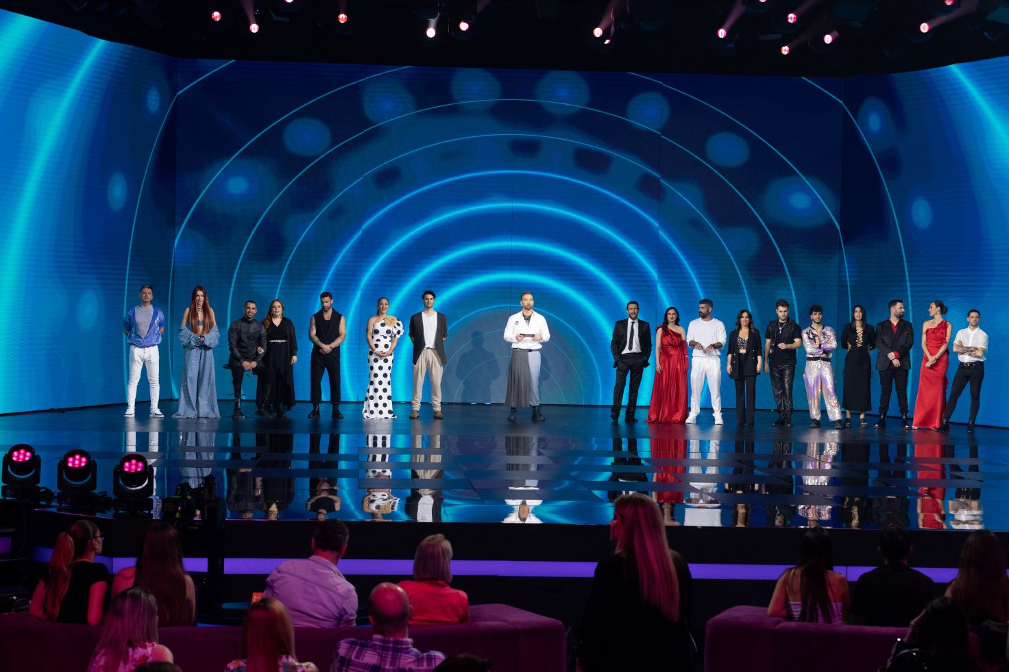 J2US: Η Έλλη Κοκκίνου στην κριτική επιτροπή και η Χαρά Βέρρα με τον Γιάννη Καψάλη on stage