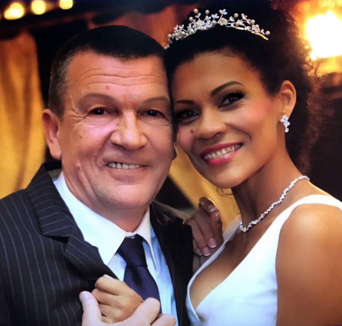 O Slobodon Kostovski, με την Βραζιλιάνα σύζυγό του Sandra, σε μια φωτογραφία που αναρτήθηκε στον δημόσιο λογαριασμό της τελευταίας, στο Instagram, στις 15 Μαΐου 2019.