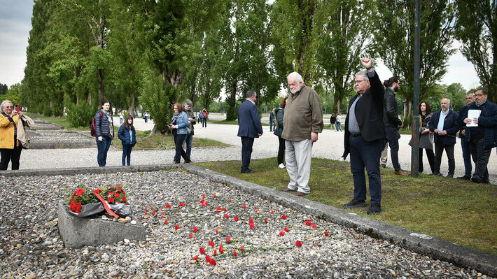 Κουτσούμπας από τη Γερμανία: Από το κολαστήριο του Νταχάου αποτίουμε φόρο τιμής σε όσους έδωσαν τη ζωή τους στον αγώνα ενάντια στον φασισμό