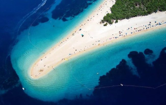 Μία από τις ακτές της Κροατίας στην Αδριατική.