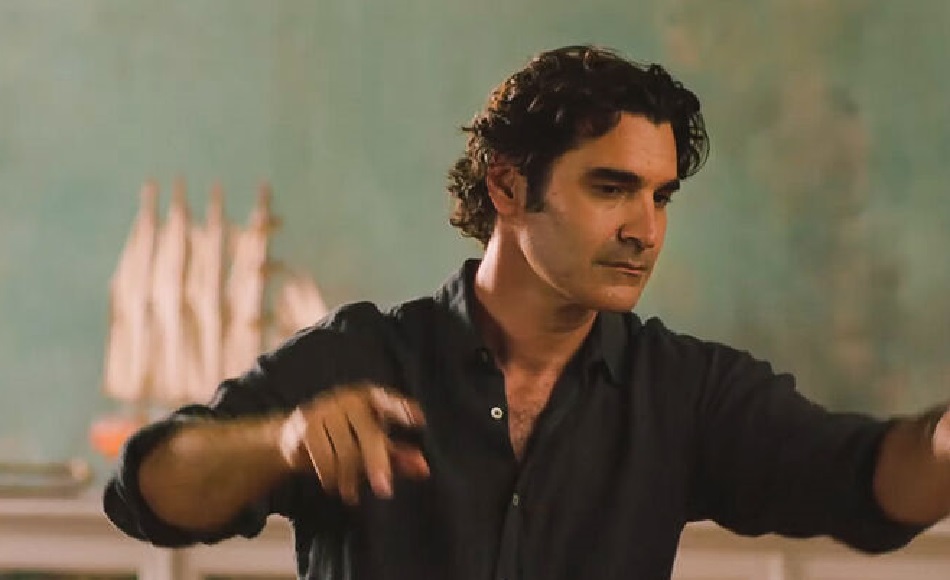 Χριστόφορος Παπακαλιάτης: «Το απόλυτο φινάλε του Maestro δεν το έχω γράψει ακόμα»