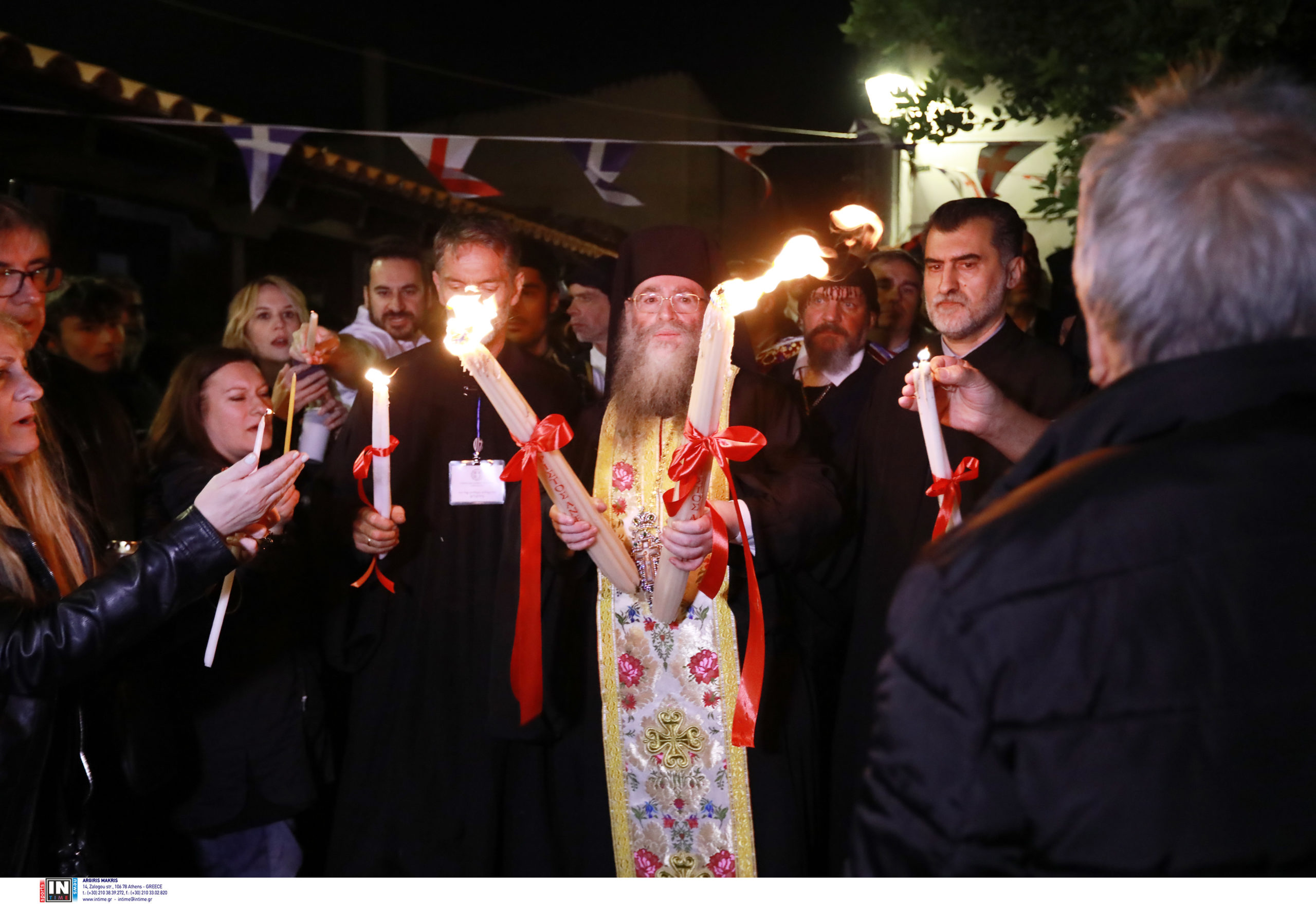 Στο Μετόχι του Παναγίου Τάφου το Άγιο Φως – «Ταξιδεύει» σε όλες τις γωνιές της Ελλάδας