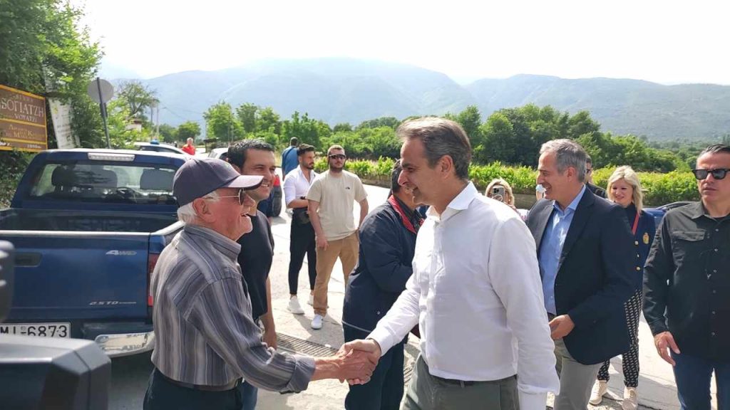 Στην Κοζάνη ο Μητσοτάκης – Επιθεώρησε τα έργα αποκατάστασης της υψηλής γέφυρας Σερβίων