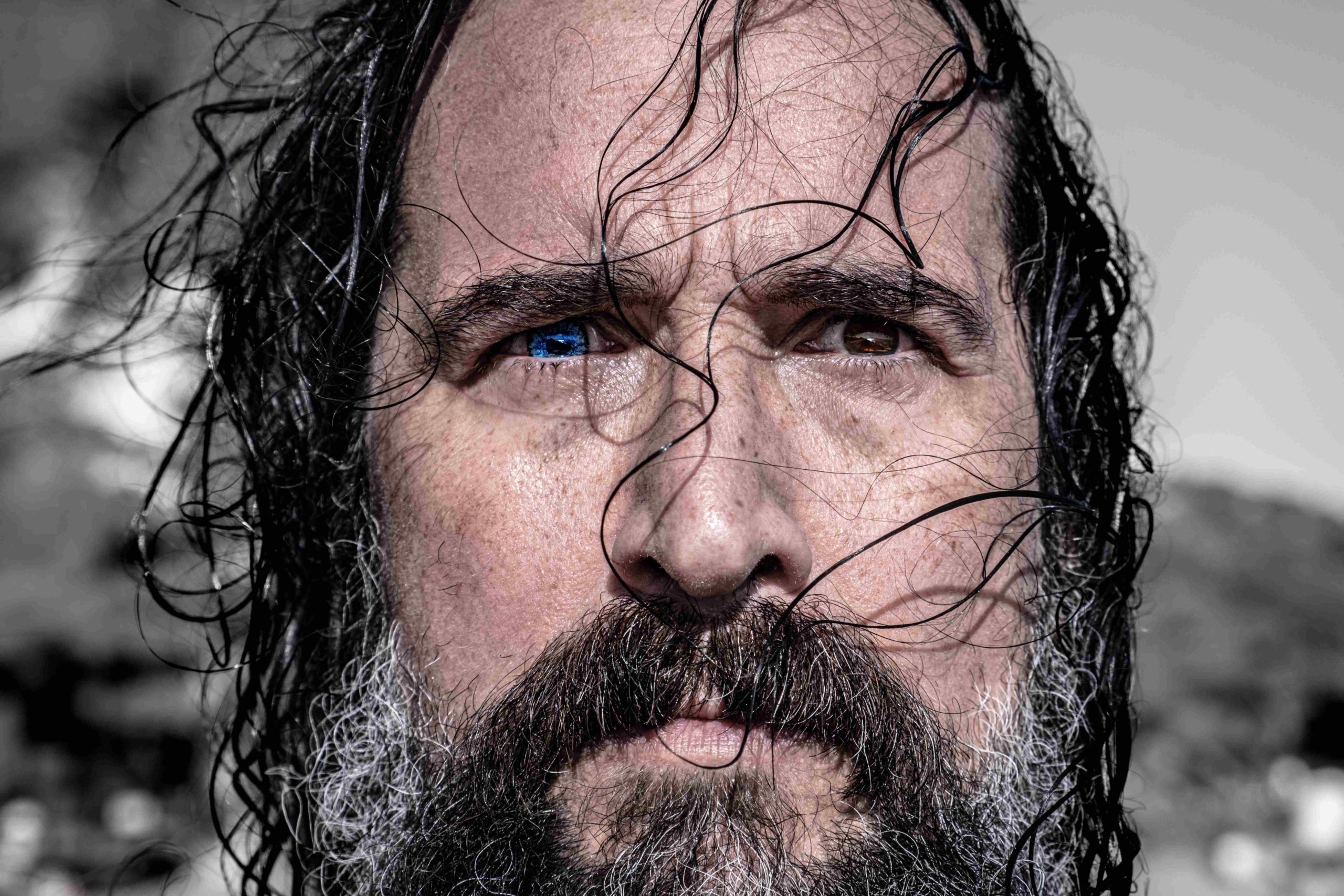 Τάσος Νούσιας: Από πειρατής στη «Μάγισσα» γίνεται ψαράς στο «Η θάλασσα και ο γέρος»