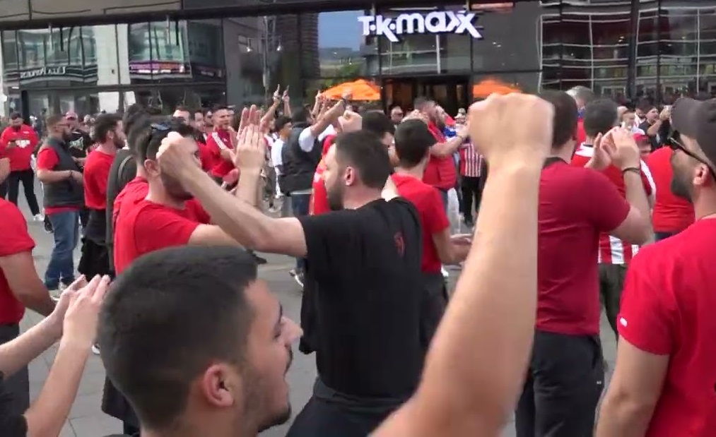 Euroleague Final Four 2024: Το πάρτι των φίλων του Ολυμπιακού στο Βερολίνο και το θερμό χειροκρότημα παρά την ήττα