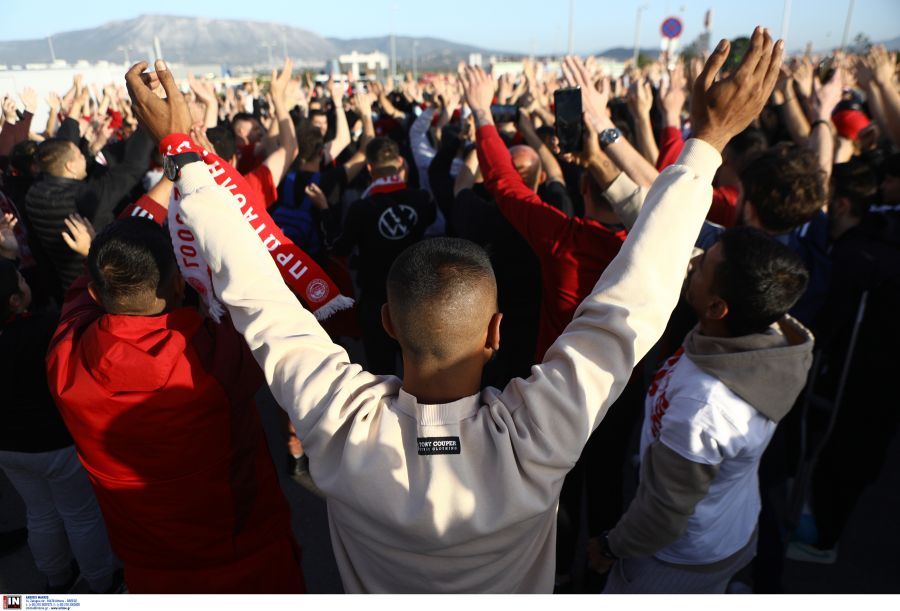 Ολυμπιακός: Αποθέωση στους θριαμβευτές του Μπέρμιγχαμ στο «Ελ. Βενιζέλος» – «Θρύλε ολέ, τρελαίνομαι» – ΦΩΤΟ και ΒΙΝΤΕΟ