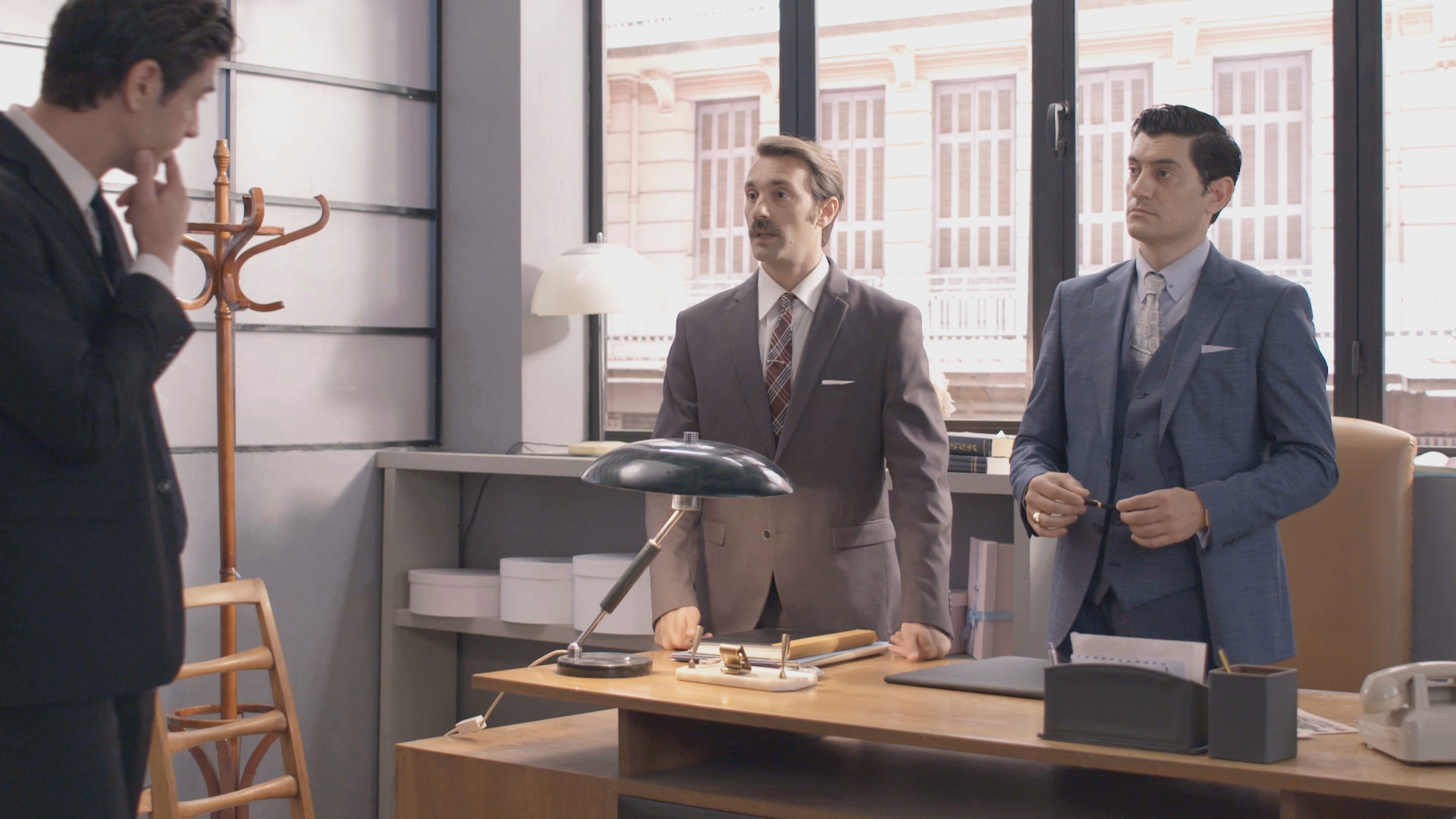 Ο Παράδεισος των κυριών – Ντίνος και Σίμος πιάνονται στα χέρια