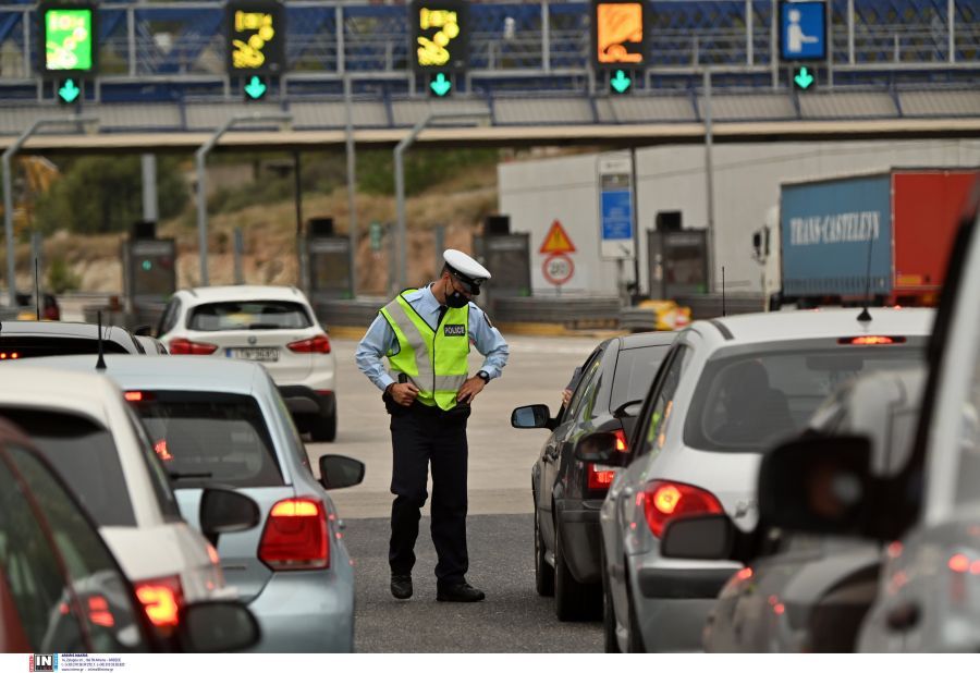 Πάσχα: Εγκαταλείπουν μαζικά την Αθήνα οι εκδρομείς με αεροπλάνα, πλοία και λεωφορεία – Δείτε LIVE την κίνηση