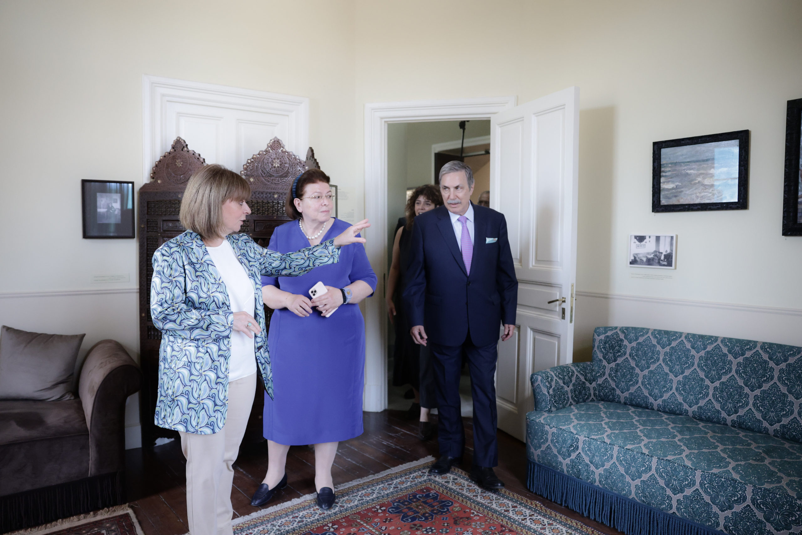 Σακελλαροπούλου: Εγκαινίασε την Οικία Καβάφη στην Αλεξάνδρεια – «Μέγιστη προσφορά στην παγκόσμια κοινότητα»