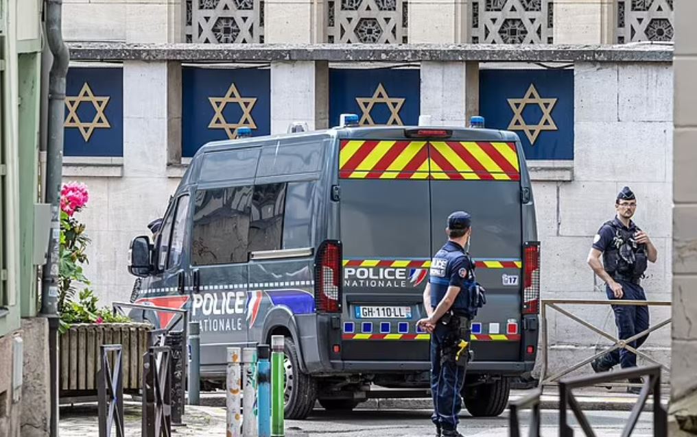 Γαλλία: 29χρονος Αλγερινός και υπό απέλαση ο δράστης της απόπειρας εμπρησμού στην συναγωγή