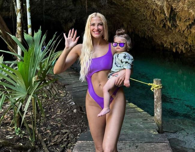 Στις Σεϋχέλλες η Ιωάννα Τούνη με τον Δημήτρη Αλεξάνδρου και τον γιο τους: Το βίντεο από το πολυτελές δωμάτιο με θέα τη θάλασσα