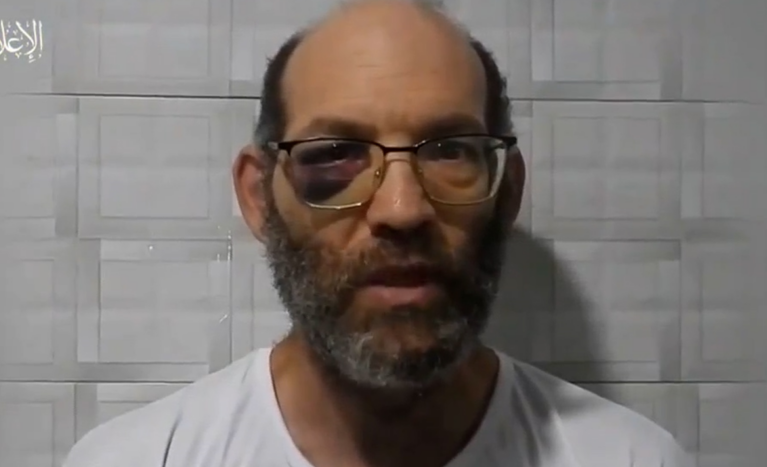 Πόλεμος στο Ισραήλ: Νέο βίντεο της Χαμάς με όμηρο – «Η κυβέρνηση σας λέει ψέματα»