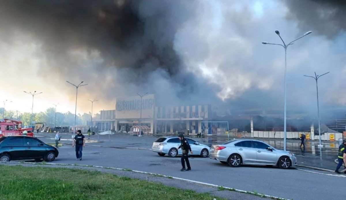 Ουκρανία: Τουλάχιστον 12 νεκροί σε επίθεση στο Χάρκοβο – Έκκληση Ζελένσκι