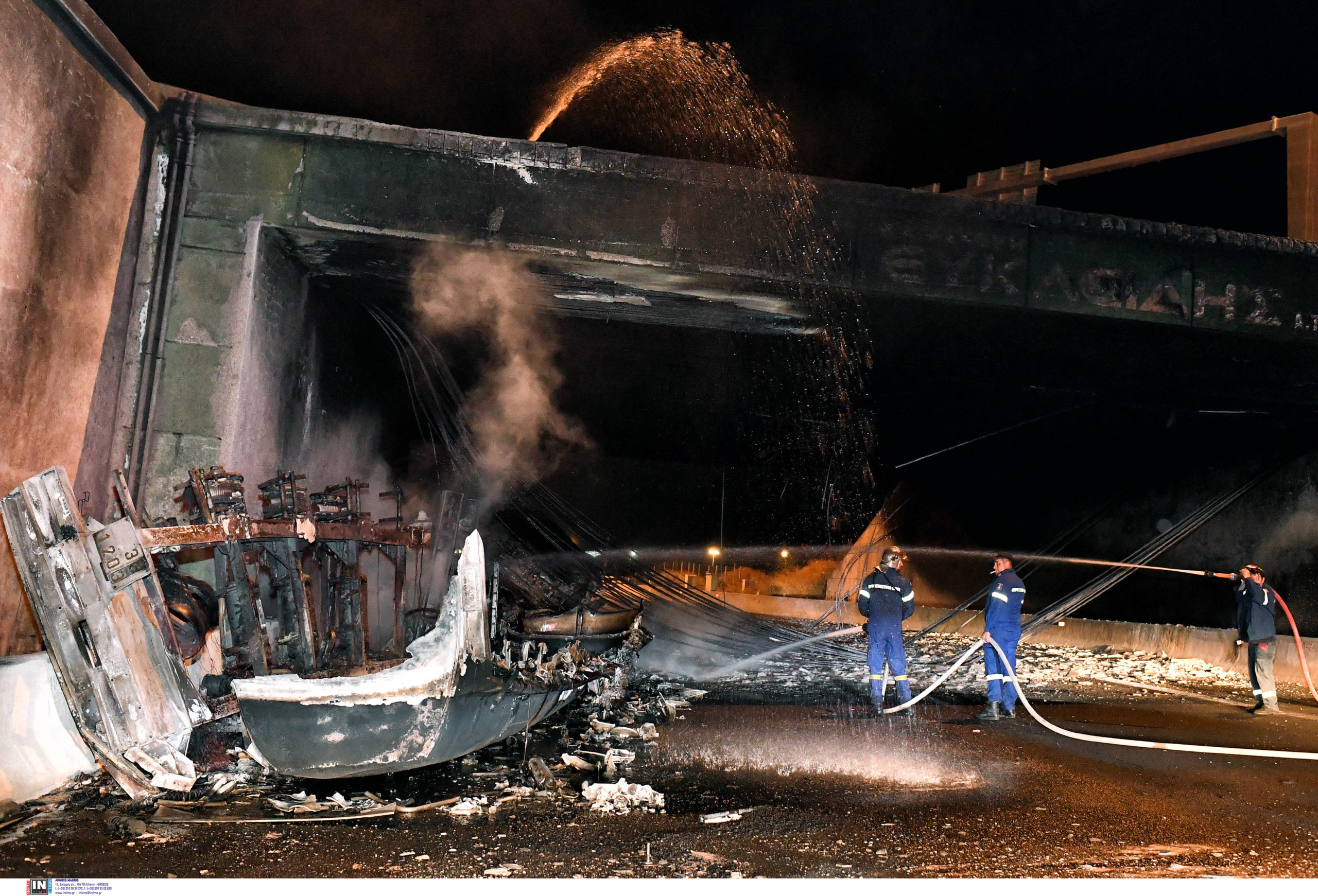 Έσβησε η φωτιά στην Αθηνών-Κορίνθου – Αποκαταστάθηκε η κυκλοφορία και στα δύο ρεύματα – Μεγάλες ζημιές στην αερογέφυρα