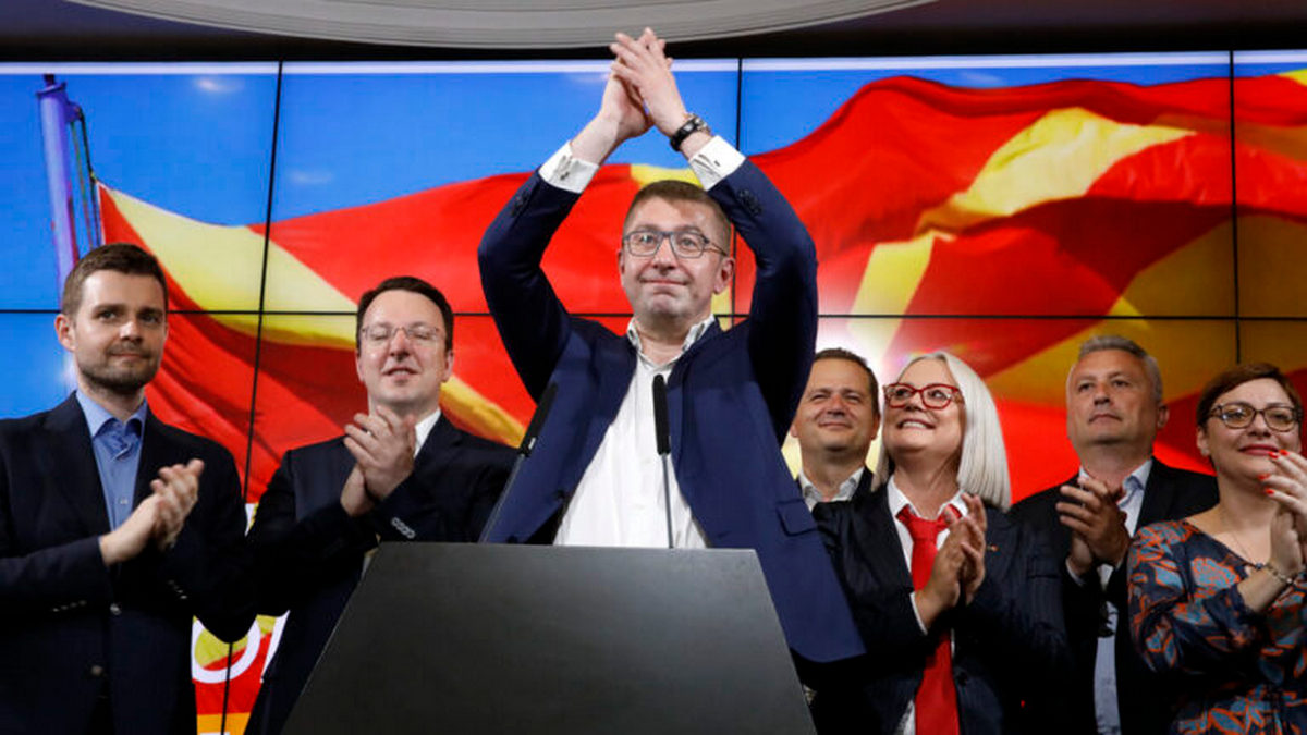 Βόρεια Μακεδονία: Ψήφο εμπιστοσύνης έλαβε η κυβέρνηση του Χρίστιαν Μίτσκοσκι – Ορκίστηκε στο συνταγματικό όνομα της χώρας