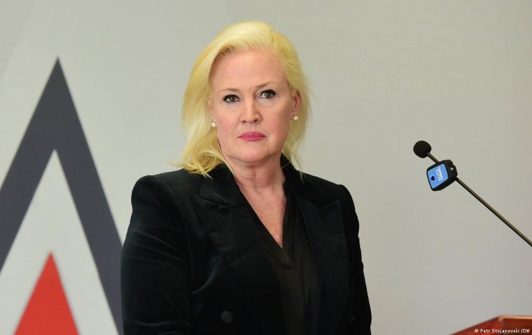 Βόρεια Μακεδονία: Η πρέσβης των ΗΠΑ στα Σκόπια χαιρετίζει τη δήλωση Μίτσκοσκι, ότι θα χρησιμοποιήσει τη συνταγματική ονομασία της χώρας στην ορκωμοσία του