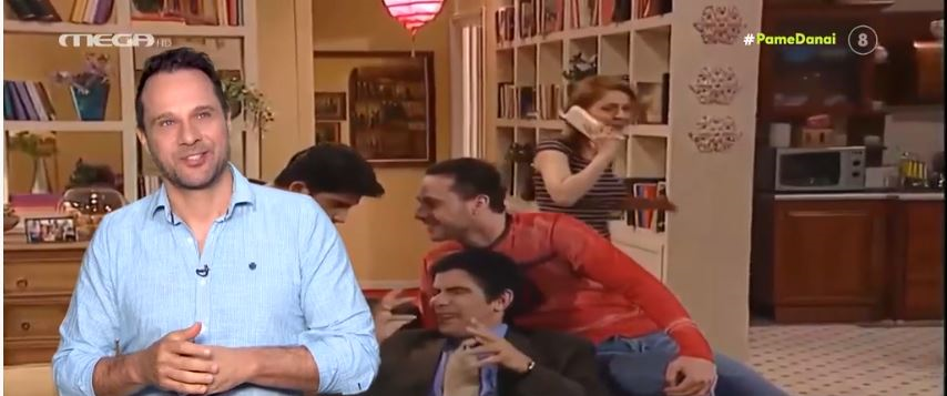Μέμος Μπεγνής για «Άκρως Οικογενειακόν»: «Η μικρή Λίλα έτρωγε τα φαγητά από το ντεκόρ και ο Μπέζος φώναζε»