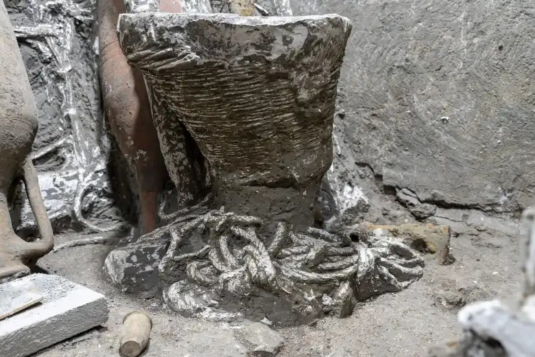 Detail of other objects found. Credit: Parco Archeologico di Pompei / Ministero della Cultura