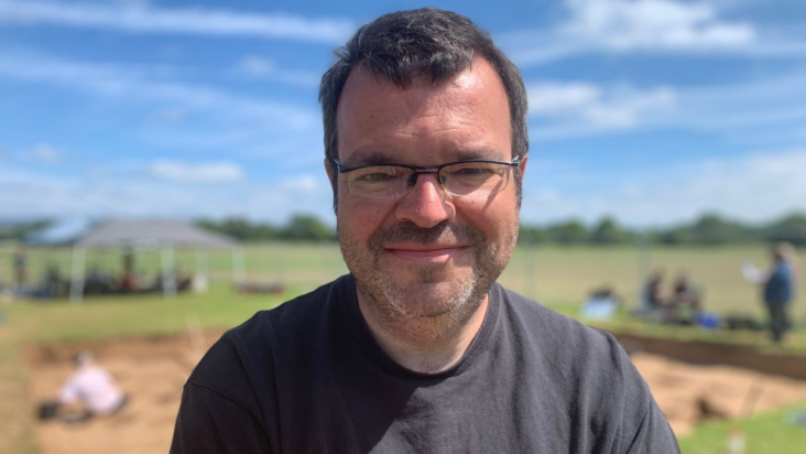 Ο επικεφαλής της ανασκαφής και λέκτορας στο πανεπιστήμιο του Κάρντιφ, Δρ. Oliver Davis.