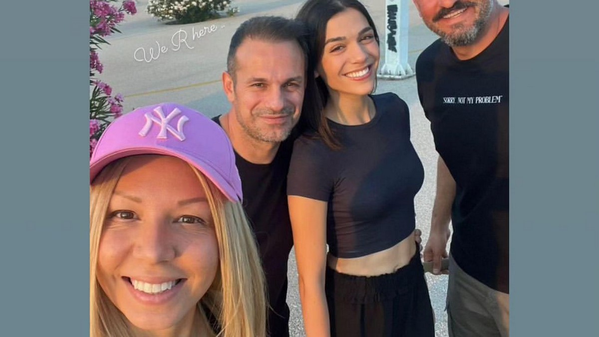 Ντέμης Νικολαΐδης: Παρέα με την κόρη του, Μελίνα και την σύντροφό του Αλεξάνδρα Νικολαΐδου στη συναυλία των ColdPlay