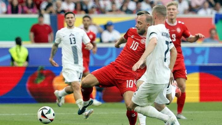 EURO 2024: «Όρθια» η Σλοβενία απέναντι στη Δανία – Στο 1-1 το ματς