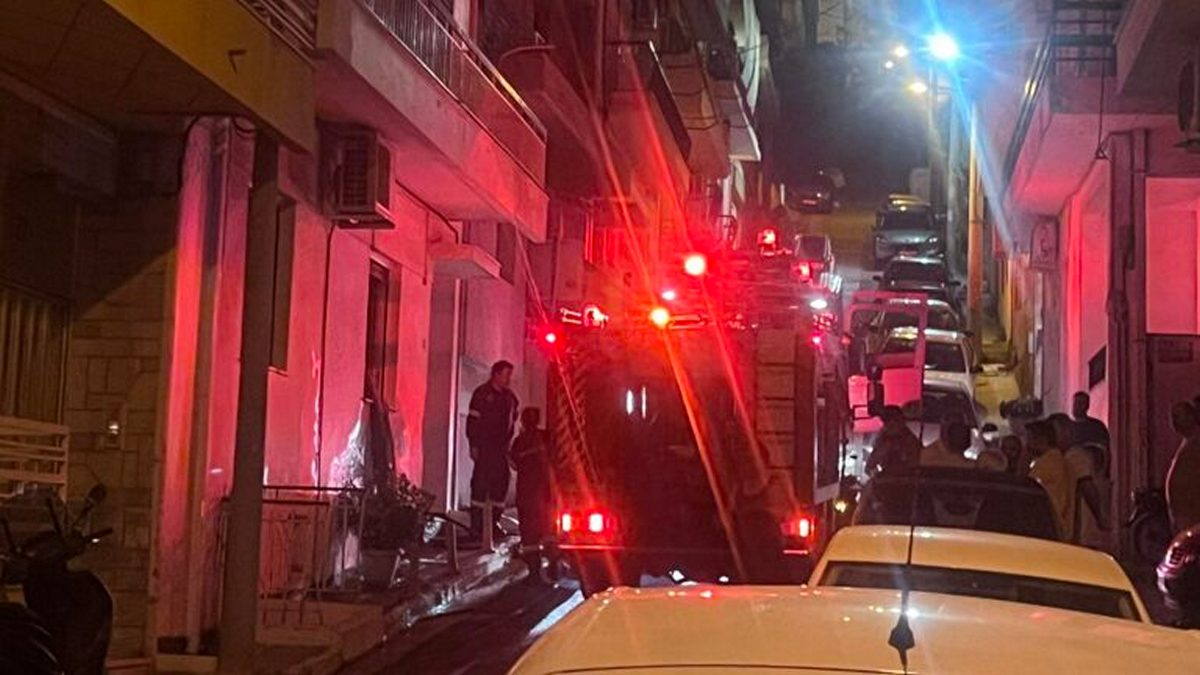 Άγιος Δημήτριος: Φωτιά σε ισόγειο διαμέρισμα επί της οδού Νάξου – Ο ιδιοκτήτης φέρεται να έβαλε φωτιά σε στρώματα