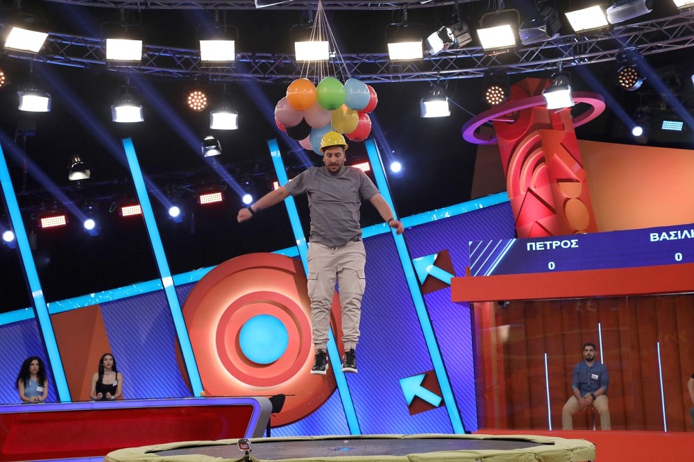 MY MAN CAN: Αγώνας μπάσκετ, μπαλόνια με νερό και αλεύρι και ζευγάρια που γίνονται πάλι μωρά