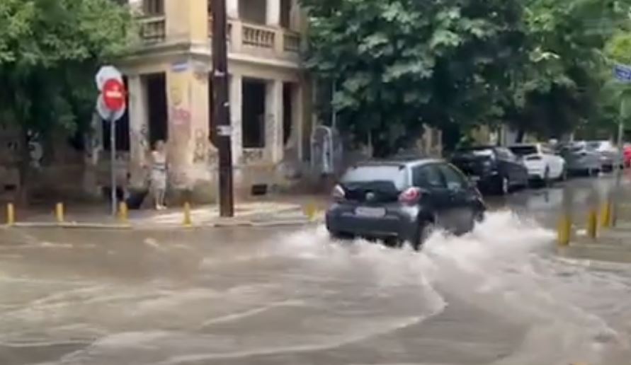 Θεσσαλονίκη: Ποτάμια οι δρόμοι από την καταιγίδα – ΦΩΤΟ και ΒΙΝΤΕΟ