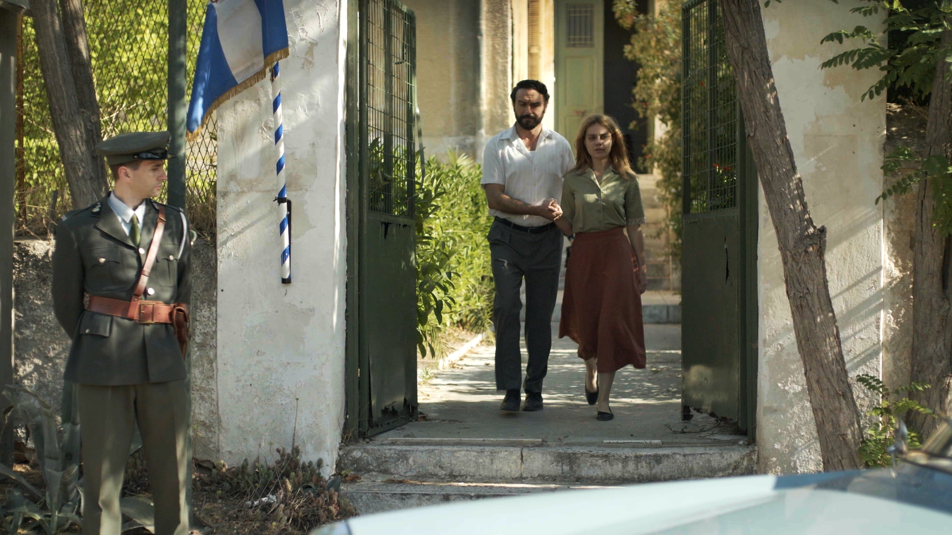 Το προξενιό της Ιουλίας: Ο Γιωργίκης ξανακλείνει την Ιουλία στο υπόγειο