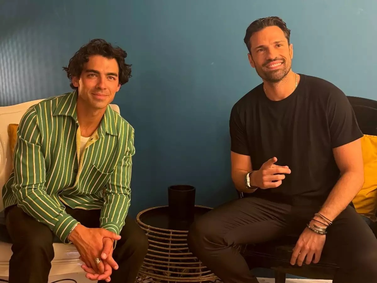 Joe Jonas: Στα μπουζούκια με τον Κωνσταντίνο Αργυρό βρέθηκε ο γνωστός τραγουδιστής