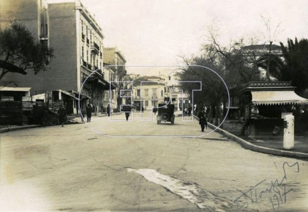 Κουίζ για την παλιά Αθήνα: Αναγνωρίζεις την πλατεία; Είναι από τις πιο γνωστές