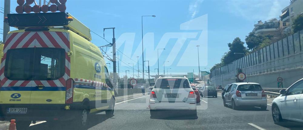 Αττική Οδός: Καραμπόλα 5 αυτοκινήτων στο ύψος του κόμβου Πεντέλης