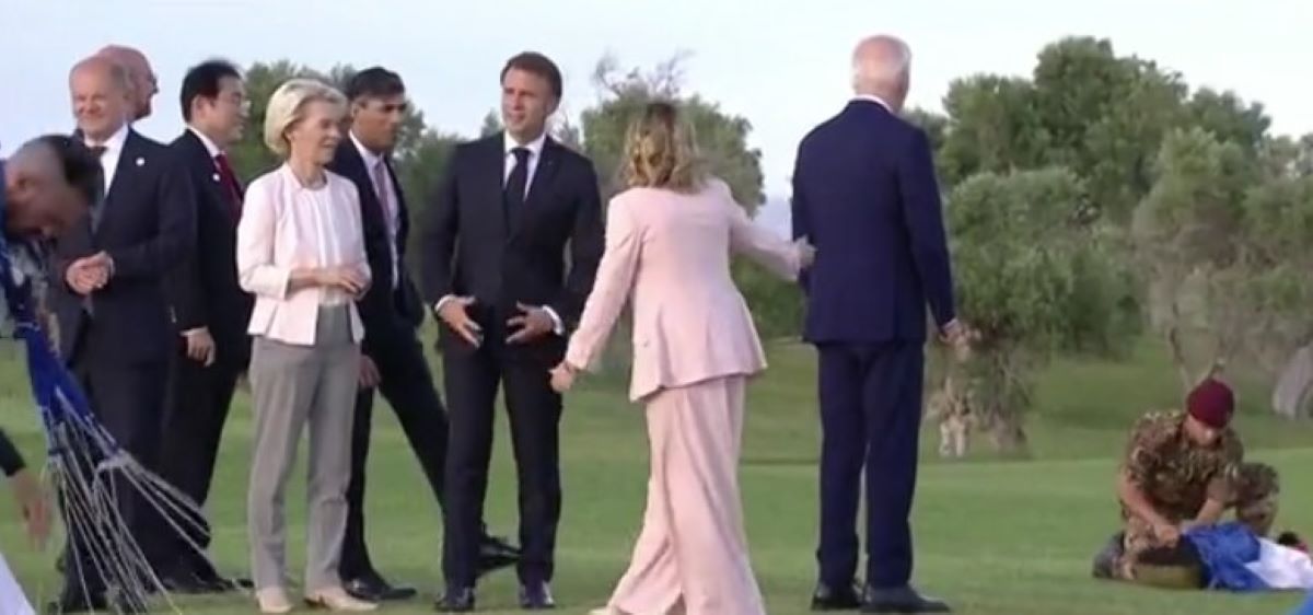 Μπάιντεν: Νέα γκάφα μπροστά στις κάμερες – Η σωτήρια παρέμβαση από την Μελόνι – Δείτε βίντεο