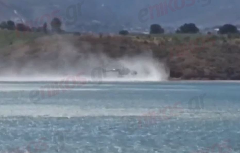 Φωτιά στην Πάρνηθα: Ελικόπτερο ανεφοδιάζεται από την λίμνη Μαραθώνα – ΒΙΝΤΕΟ αναγνώστη