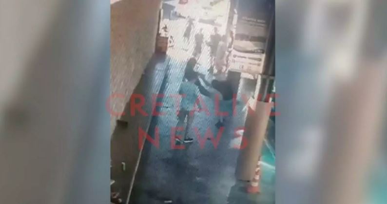 Ηράκλειο: Καρέ καρέ η στιγμή που ο 47χρονος, σε κατάσταση αμόκ, γρονθοκοπά πολίτη – ΒΙΝΤΕΟ