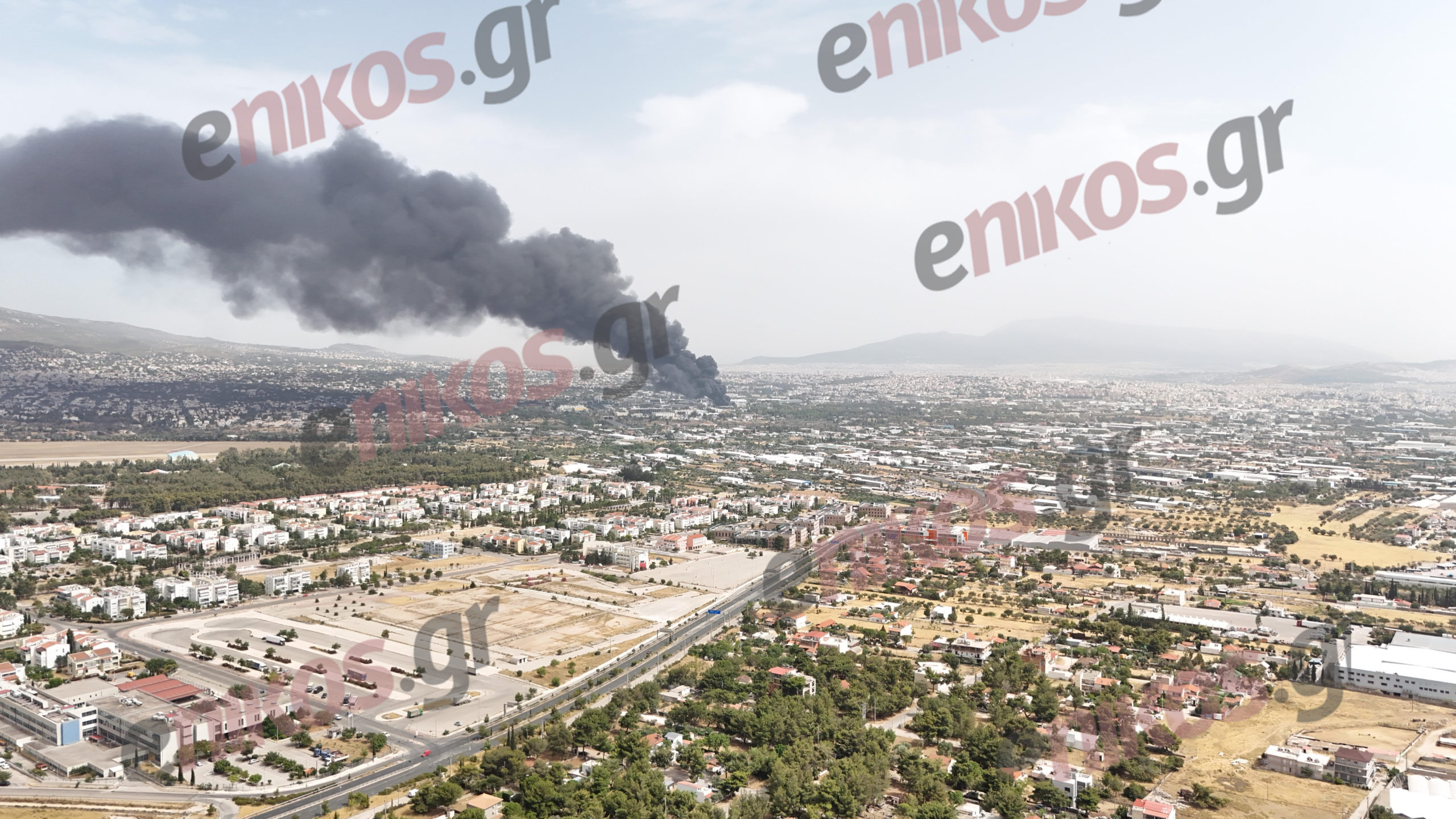 Κηφισιά: Νέα βίντεο και φωτογραφίες αναγνωστών από την έκρηξη και τη μεγάλη φωτιά σε εργοστάσιο