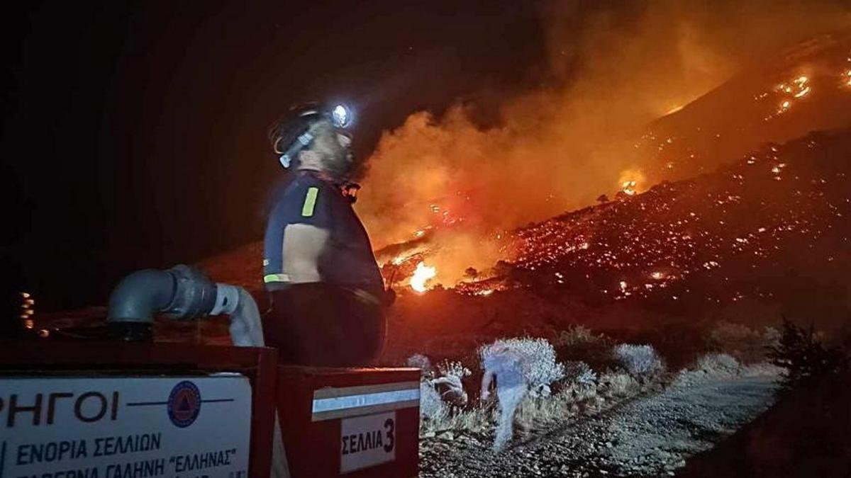 Σε εξέλιξη η μεγάλη φωτιά στο Ρέθυμνο – Σηκώθηκαν τα πρώτα εναέρια μέσα – Ήχησε το 112 σε κατοίκους 8 περιοχών